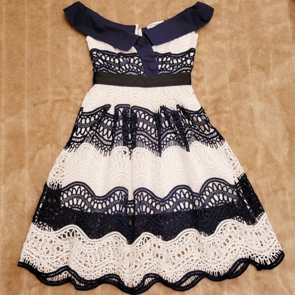 Self-Portrait Off-the-Shoulder Wave Guipure Short Dress - Picture 3 of 12